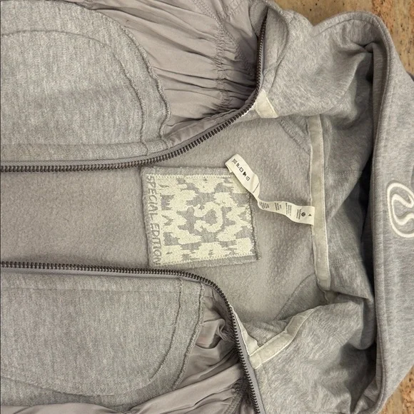 Lululemon Special Edition hooded ruched Warm Up Hooded Jacket Gray 4 RARE - Picture 2 of 13